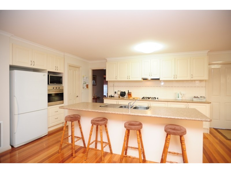 53 Walker Drive, Drouin VIC 3818