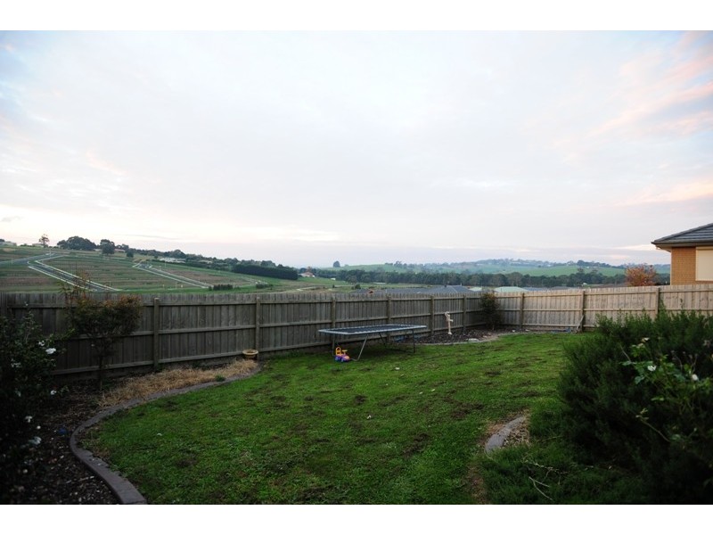 53 Walker Drive, Drouin VIC 3818