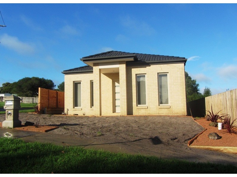 70 Lampard Road, Drouin VIC 3818
