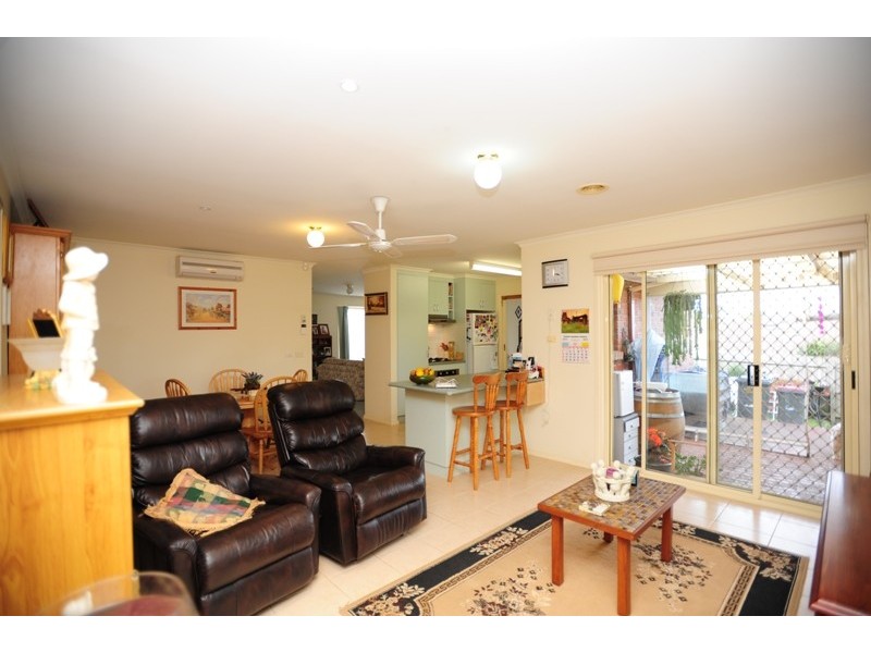 36 Outlook Drive, Drouin VIC 3818