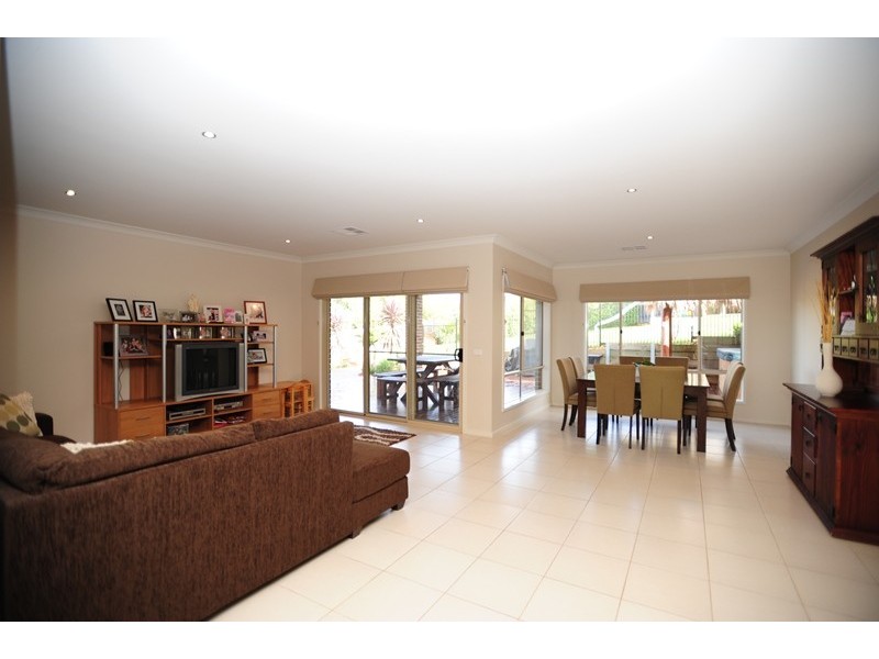 14 Cypress Court, Drouin VIC 3818