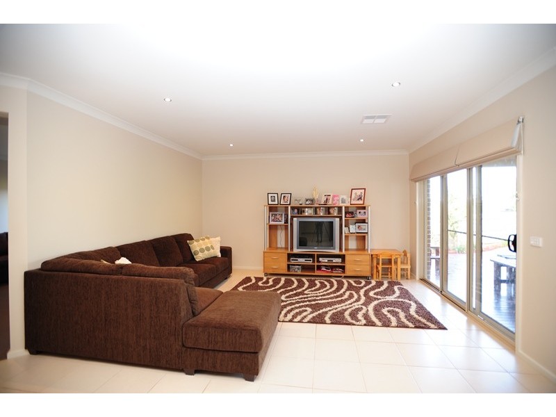 14 Cypress Court, Drouin VIC 3818