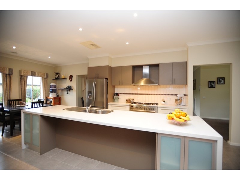 13 Arthurs Drive, Warragul VIC 3820