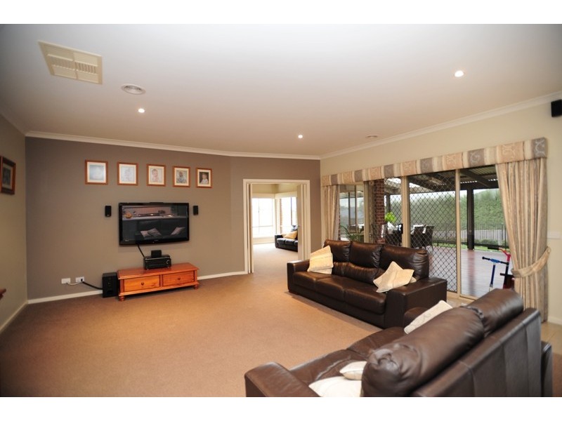 13 Arthurs Drive, Warragul VIC 3820