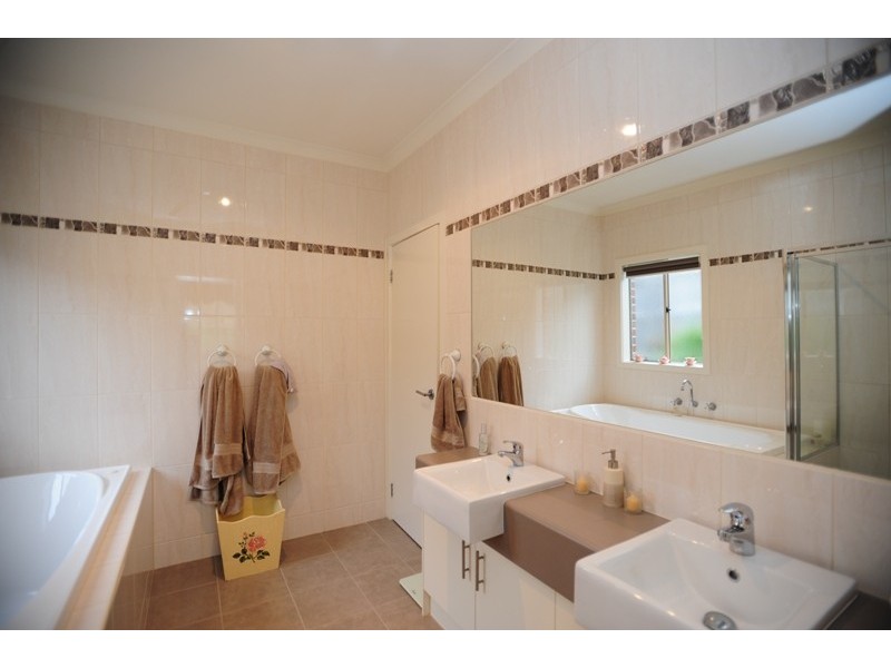 13 Arthurs Drive, Warragul VIC 3820
