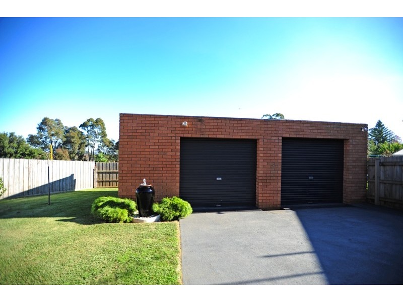 2 Lindsay Street, Drouin VIC 3818