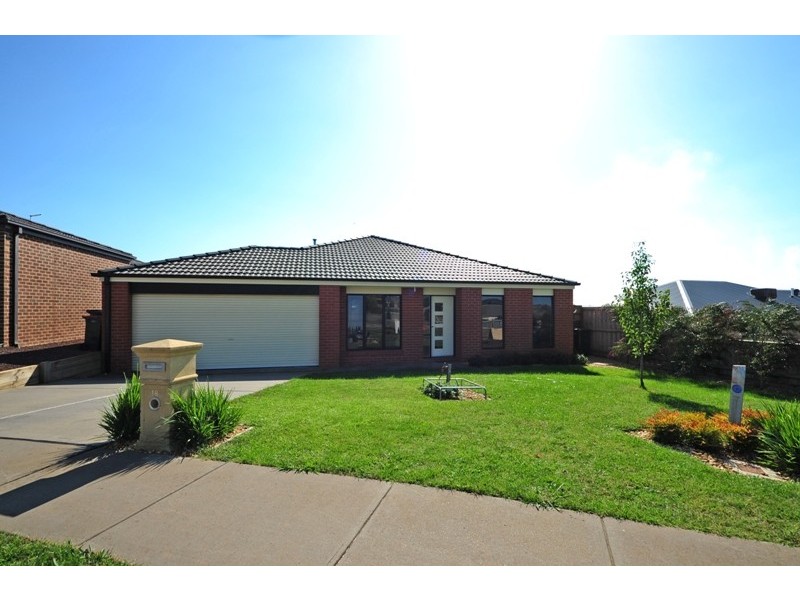 18 Lyndhurst Square, Drouin VIC 3818