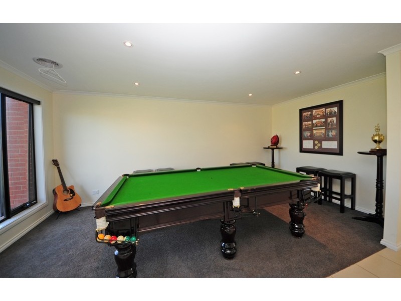 18 Lyndhurst Square, Drouin VIC 3818