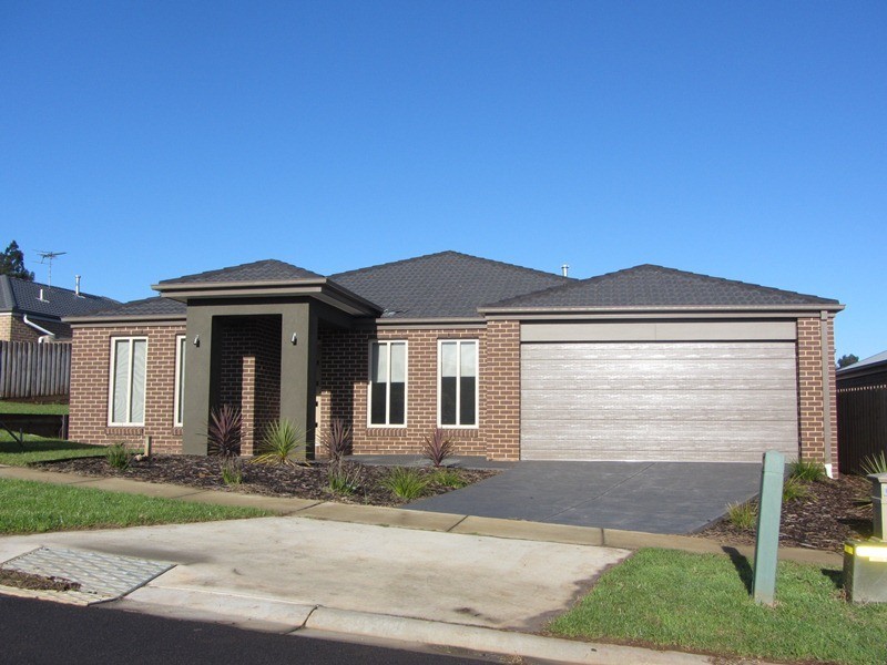 3 Greyfriars Way, Drouin VIC 3818