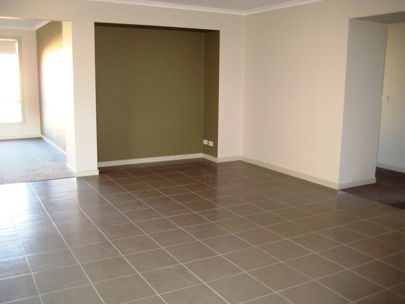 3 Greyfriars Way, Drouin VIC 3818