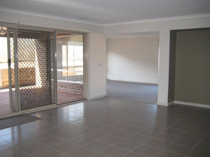 3 Greyfriars Way, Drouin VIC 3818