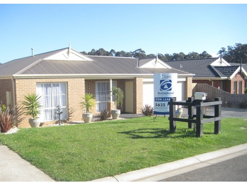 6 Lomandra Court, Drouin VIC 3818