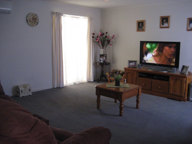 6 Lomandra Court, Drouin VIC 3818