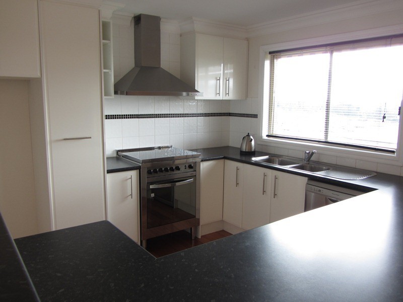 6 Summerhill Boulevard, Drouin VIC 3818