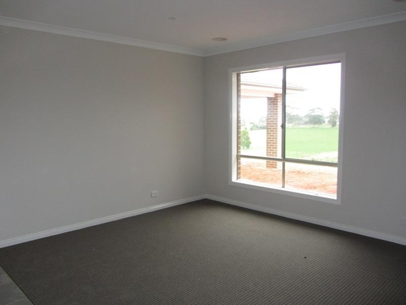 44 Kensington Square, Drouin VIC 3818