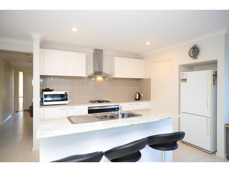 8 Namel Court, Drouin VIC 3818