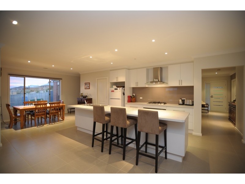 27 Buntine Drive, Warragul VIC 3820