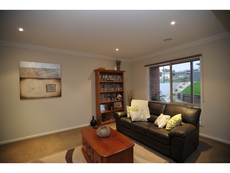 27 Buntine Drive, Warragul VIC 3820