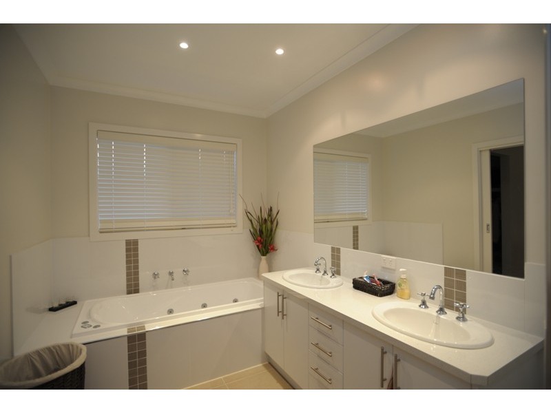 27 Buntine Drive, Warragul VIC 3820