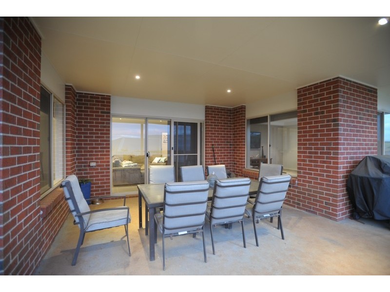 27 Buntine Drive, Warragul VIC 3820