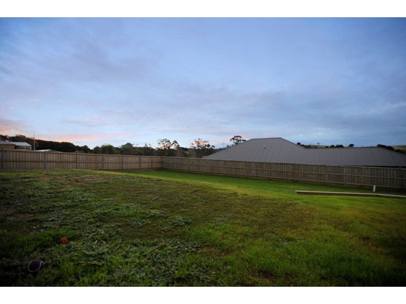 27 Buntine Drive, Warragul VIC 3820