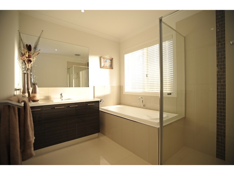 1 Wordsworth Court, Drouin VIC 3818