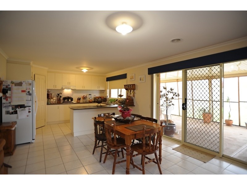16 Hamilton Drive, Warragul VIC 3820