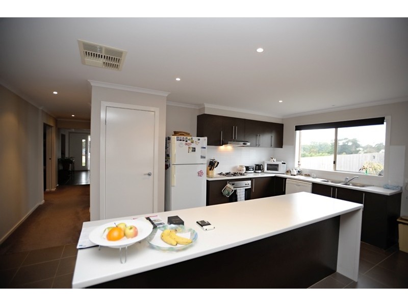 13 Vivian Court, Drouin VIC 3818