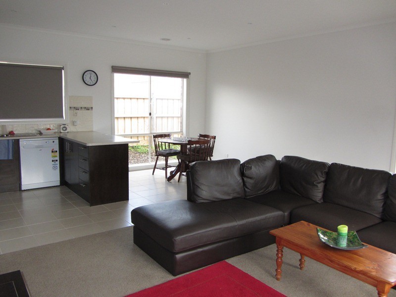 77 Cook Street, Drouin VIC 3818