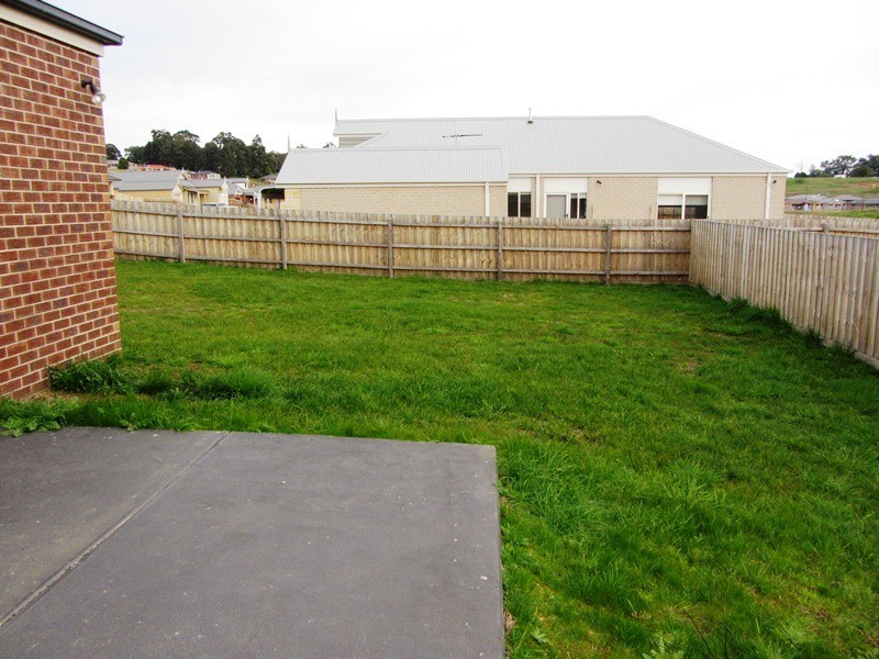 77 Cook Street, Drouin VIC 3818