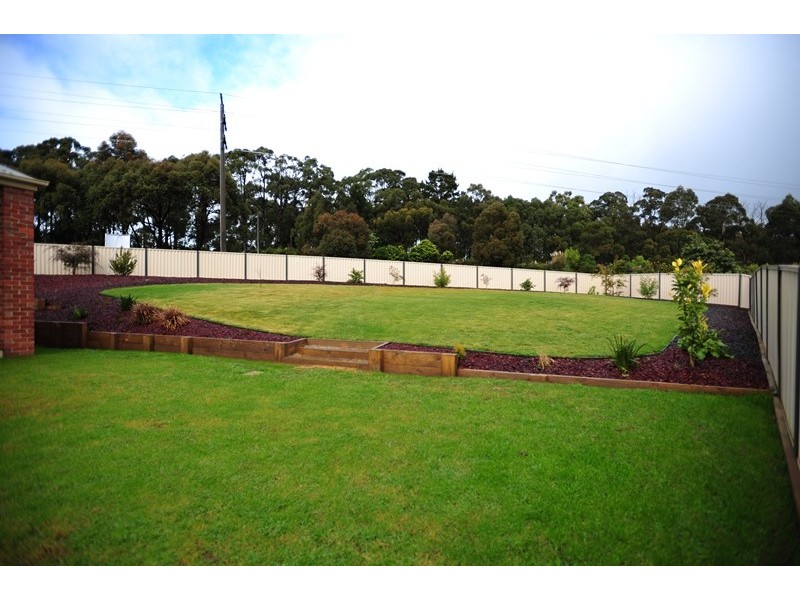 10 Crystal Court, Drouin VIC 3818