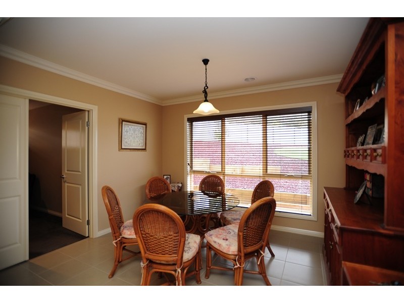 10 Crystal Court, Drouin VIC 3818