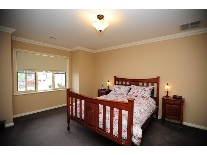 10 Crystal Court, Drouin VIC 3818