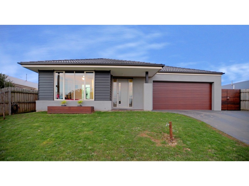 105 McNeilly Road, Drouin VIC 3818