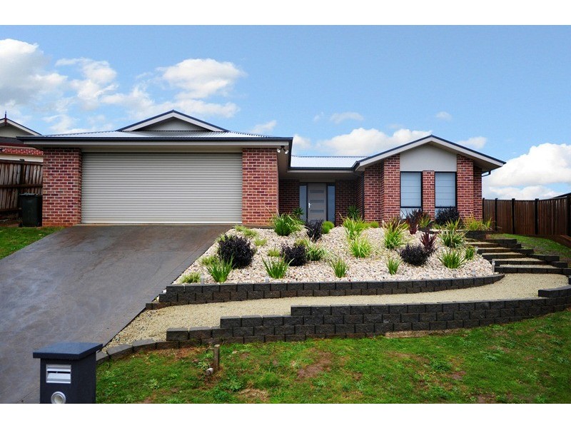 17 Monica Drive, Drouin VIC 3818