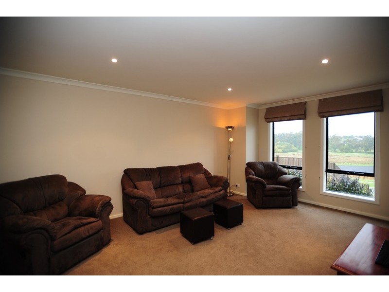 17 Monica Drive, Drouin VIC 3818