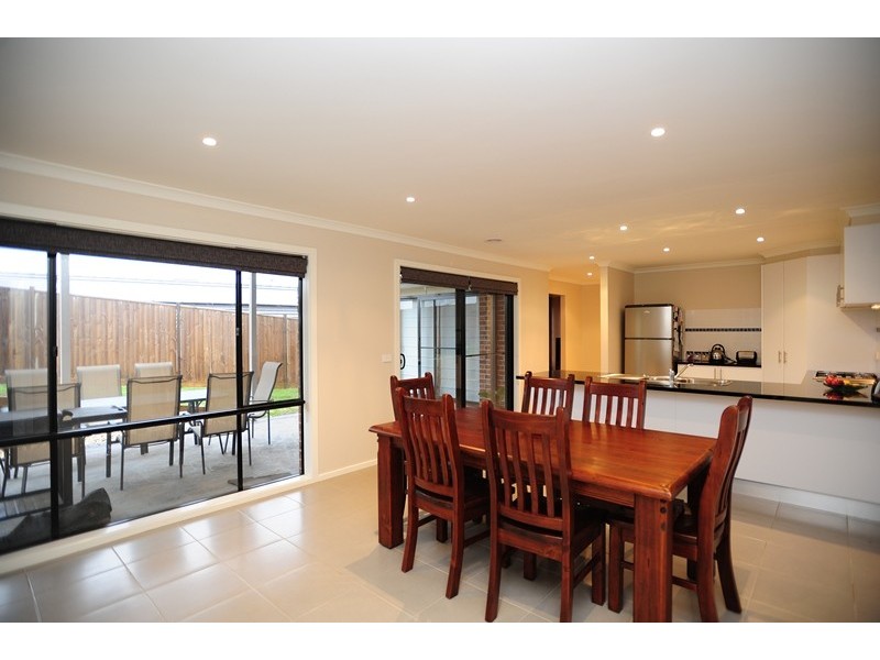 17 Monica Drive, Drouin VIC 3818