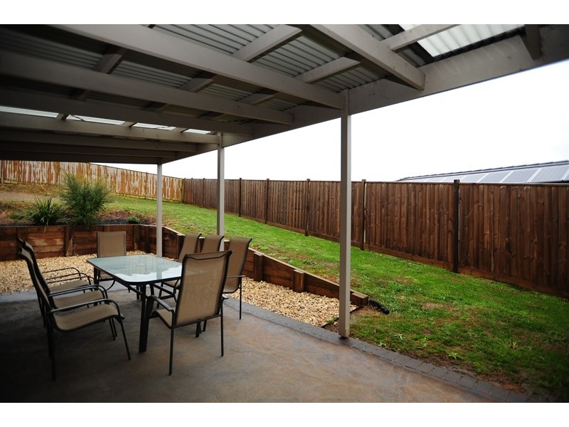 17 Monica Drive, Drouin VIC 3818