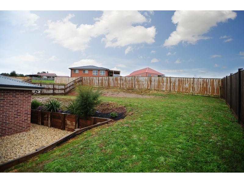 17 Monica Drive, Drouin VIC 3818