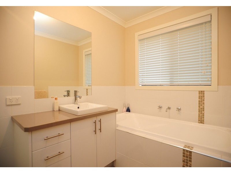 17 Monica Drive, Drouin VIC 3818