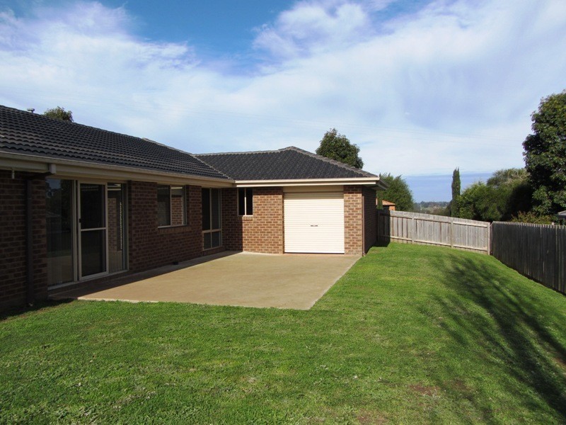 7 Davey Drive, Drouin VIC 3818