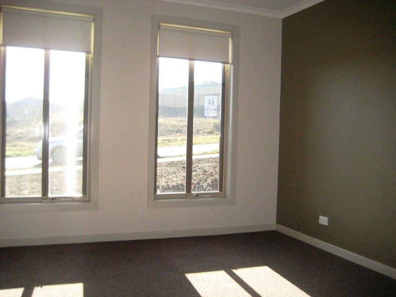 3 Greyfriars Way, Drouin VIC 3818