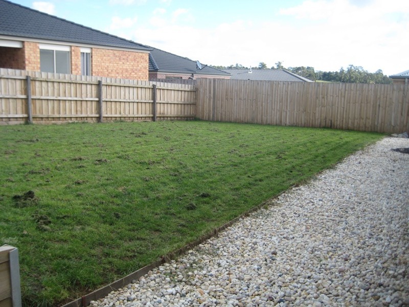 3 Greyfriars Way, Drouin VIC 3818