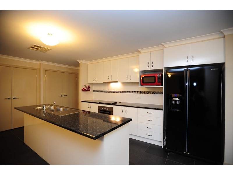 13 Mineral Court, Drouin VIC 3818