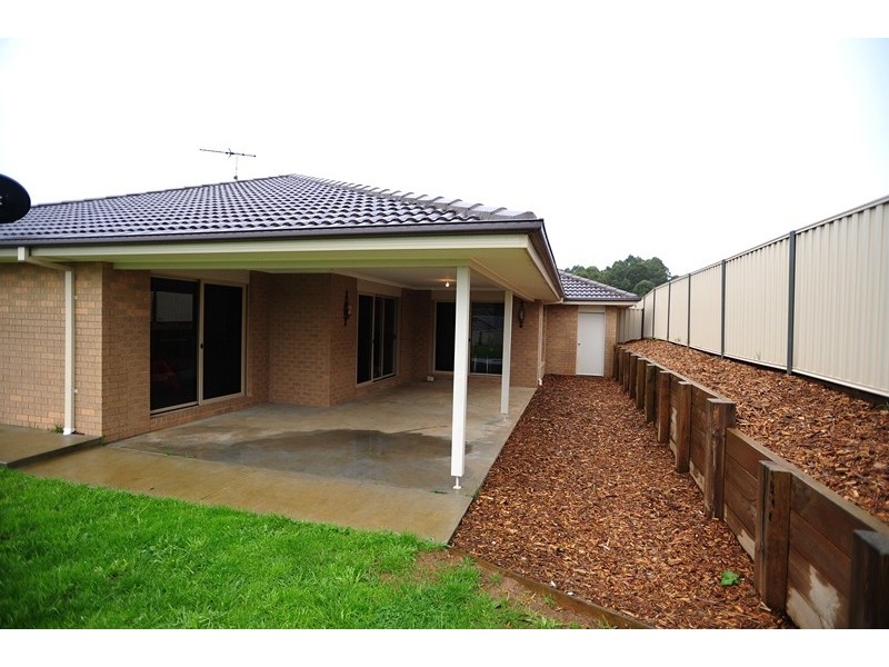 13 Mineral Court, Drouin VIC 3818