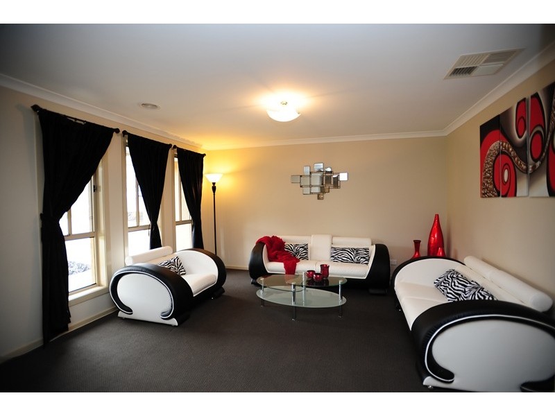 13 Mineral Court, Drouin VIC 3818