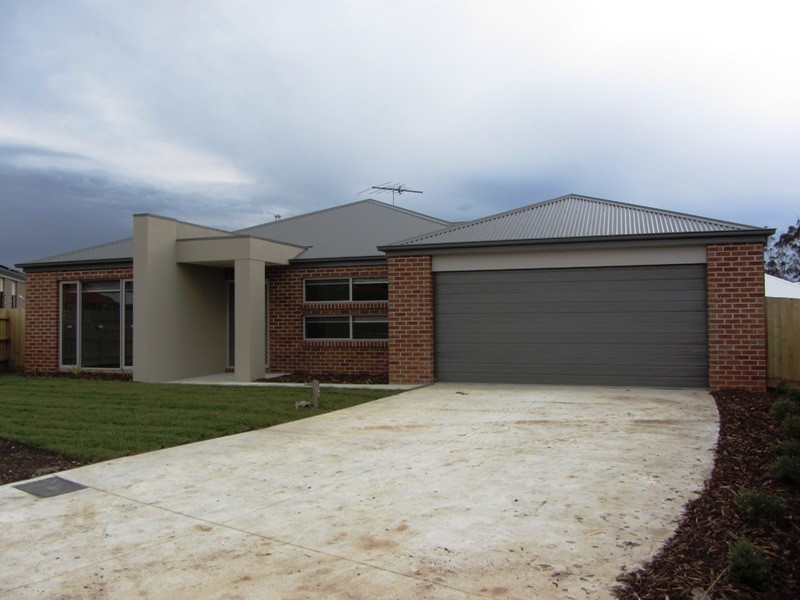 6 Dot Court, Drouin VIC 3818