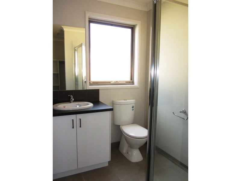 6 Dot Court, Drouin VIC 3818