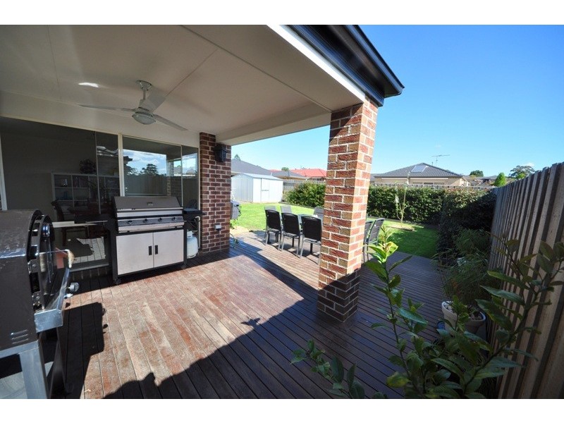 23 Rivendale Crescent, Drouin VIC 3818