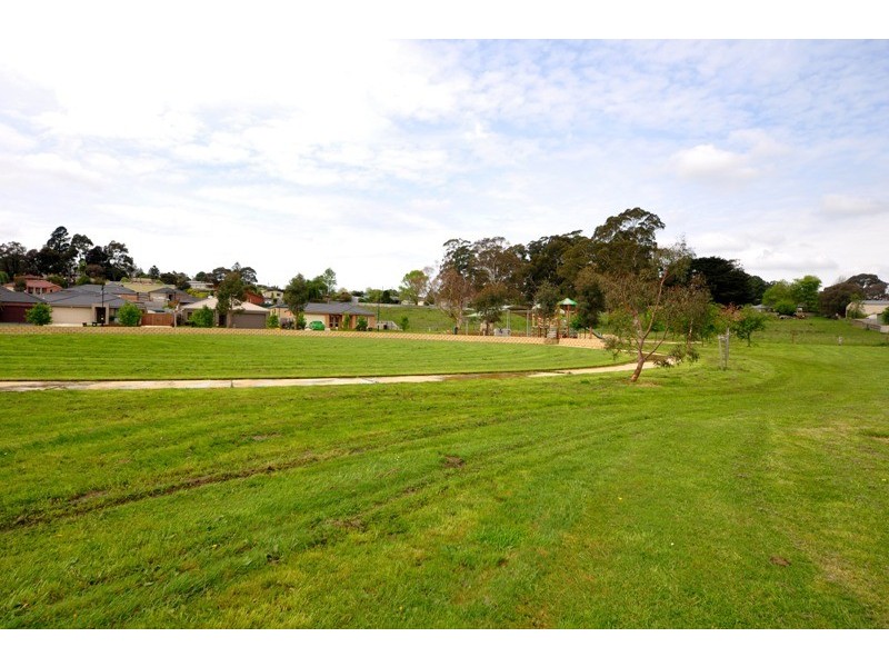 23 Rivendale Crescent, Drouin VIC 3818